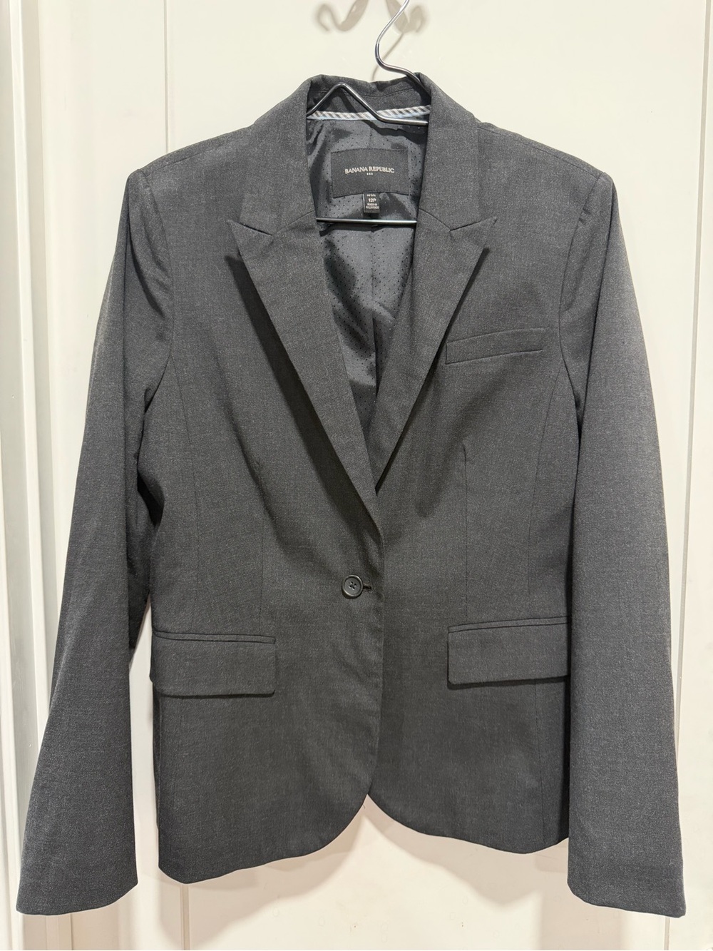 Banana Republic Women’s Charcoal Single-Button Blazer